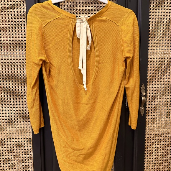 T.Babaton Bailey Sweater in Mustard - Picture 2 of 3